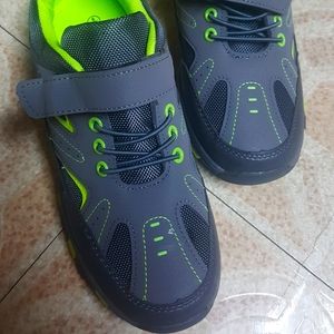 Big Boys size 6 new hiking shoes